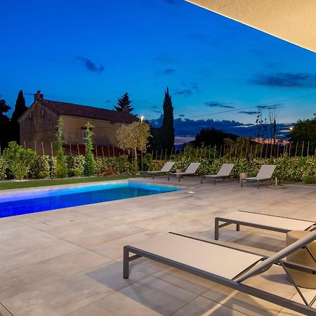 Apartmani Vila Mara M 1 Heated Pool Omisalj Exterior photo