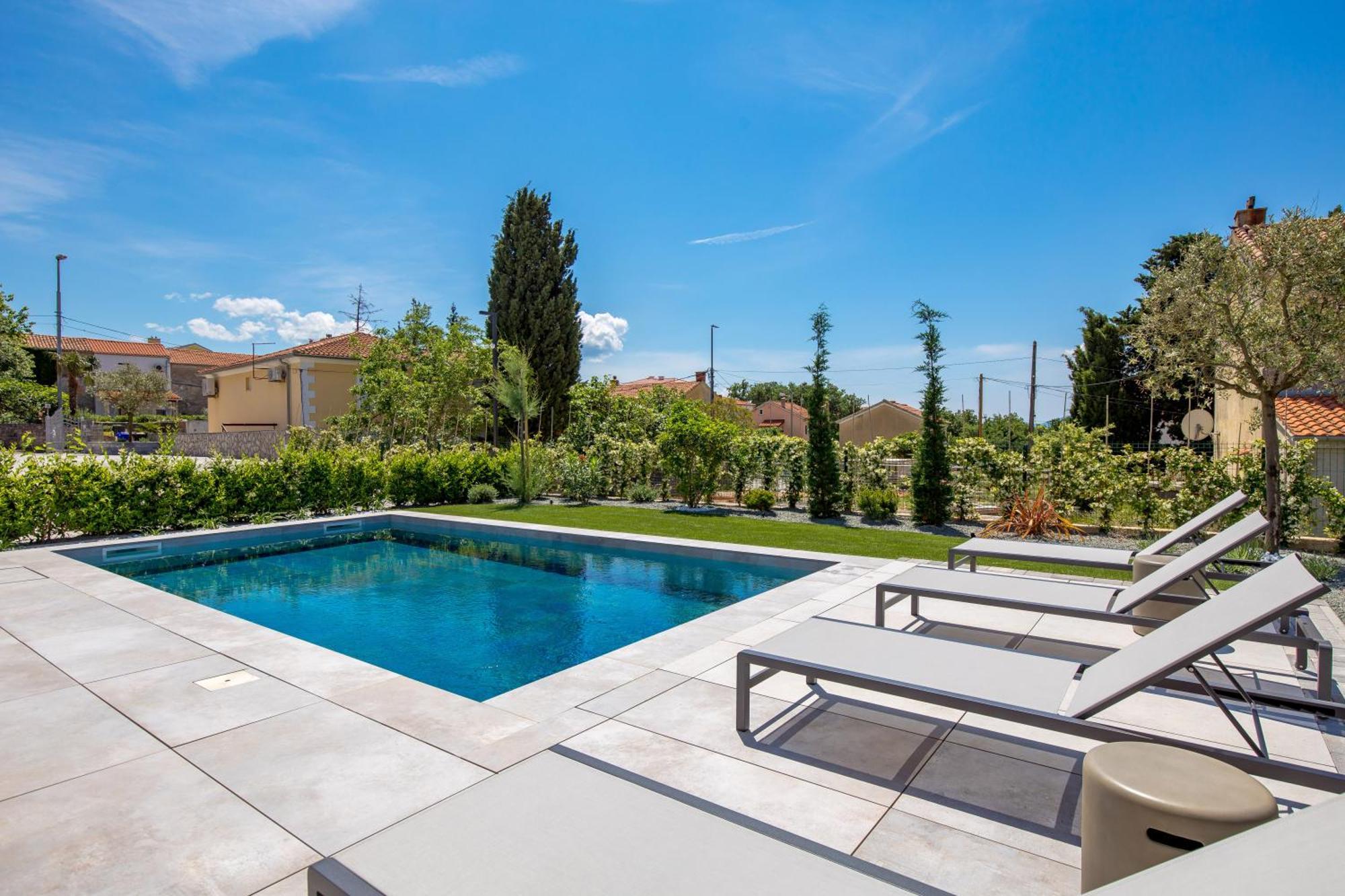 Apartmani Vila Mara M 1 Heated Pool Omisalj Exterior photo